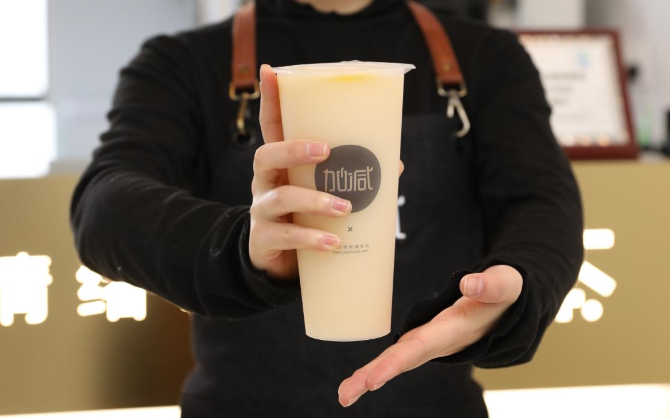AG真人官方网茶饮：为何奶茶行业都热衷于开校园店